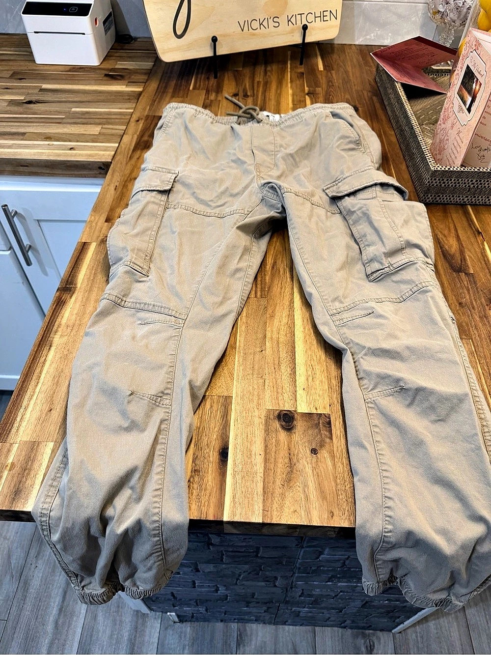 H&M Cotton Twill Cargo Pants in Beige, Medium